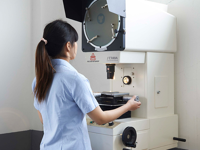 Proyector de medición de contorno de laboratorio